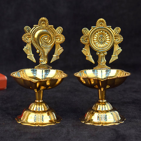 1 Pair of Prepossessing Designer Brass Shankh Chakra Diya – Exquisite brass diyas featuring Shankh and Chakra motifs, perfect for spiritual rituals and home décor. India’s Largest Pooja Accessories Brand – www.satvikstore.in
